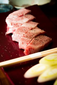 金沢市近江町市場の新鮮な能登牛の焼肉