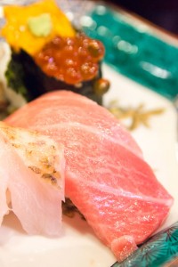 金沢市近江町市場の新鮮な魚介類（寿司）